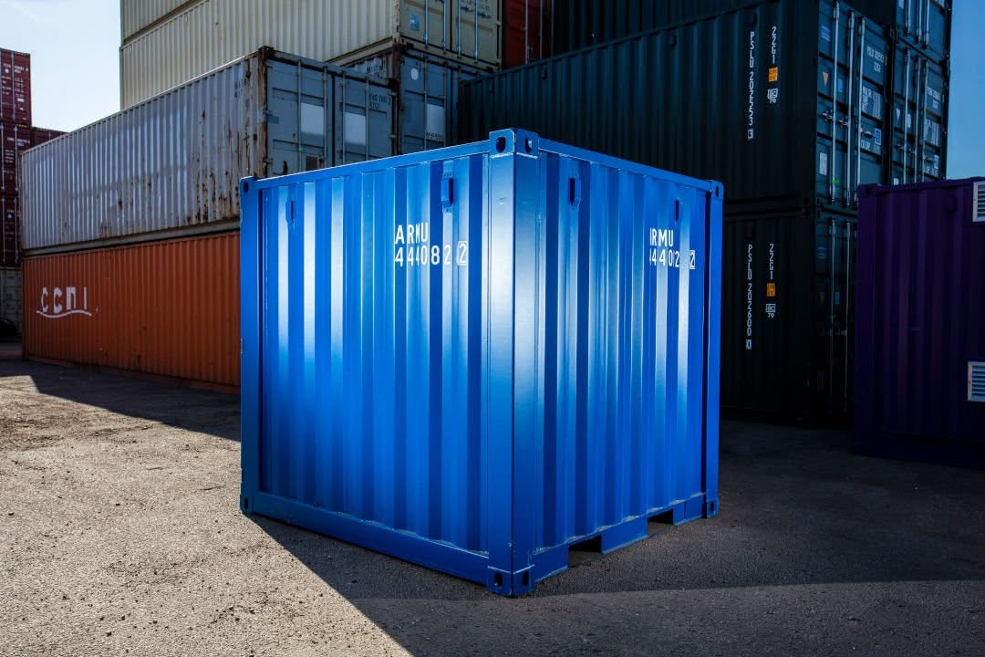 10ft Shipping Container / Durable steel storage solution