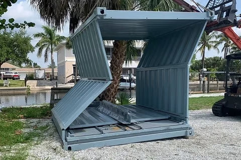 10ft shipping containers / Compact outdoor storage solution
